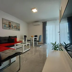 Leon 2 Apartment